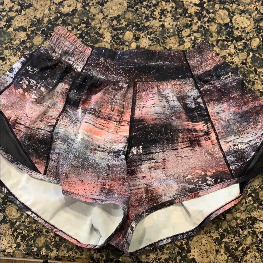 Lululemon Hotty Hot Shorts 2.5